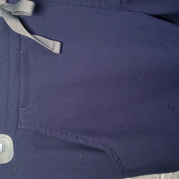 Like new Figs Yola navy scrub bottoms - Picture 5 of 9